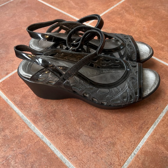Naot wedge sandal size 40 - Picture 3 of 6